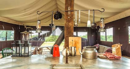 Midgham Farm - Log Cabin