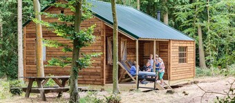 Midgham Farm - Log Cabin
