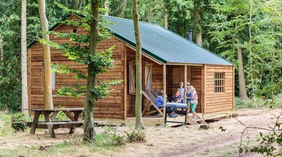 Midgham Farm - Log Cabin