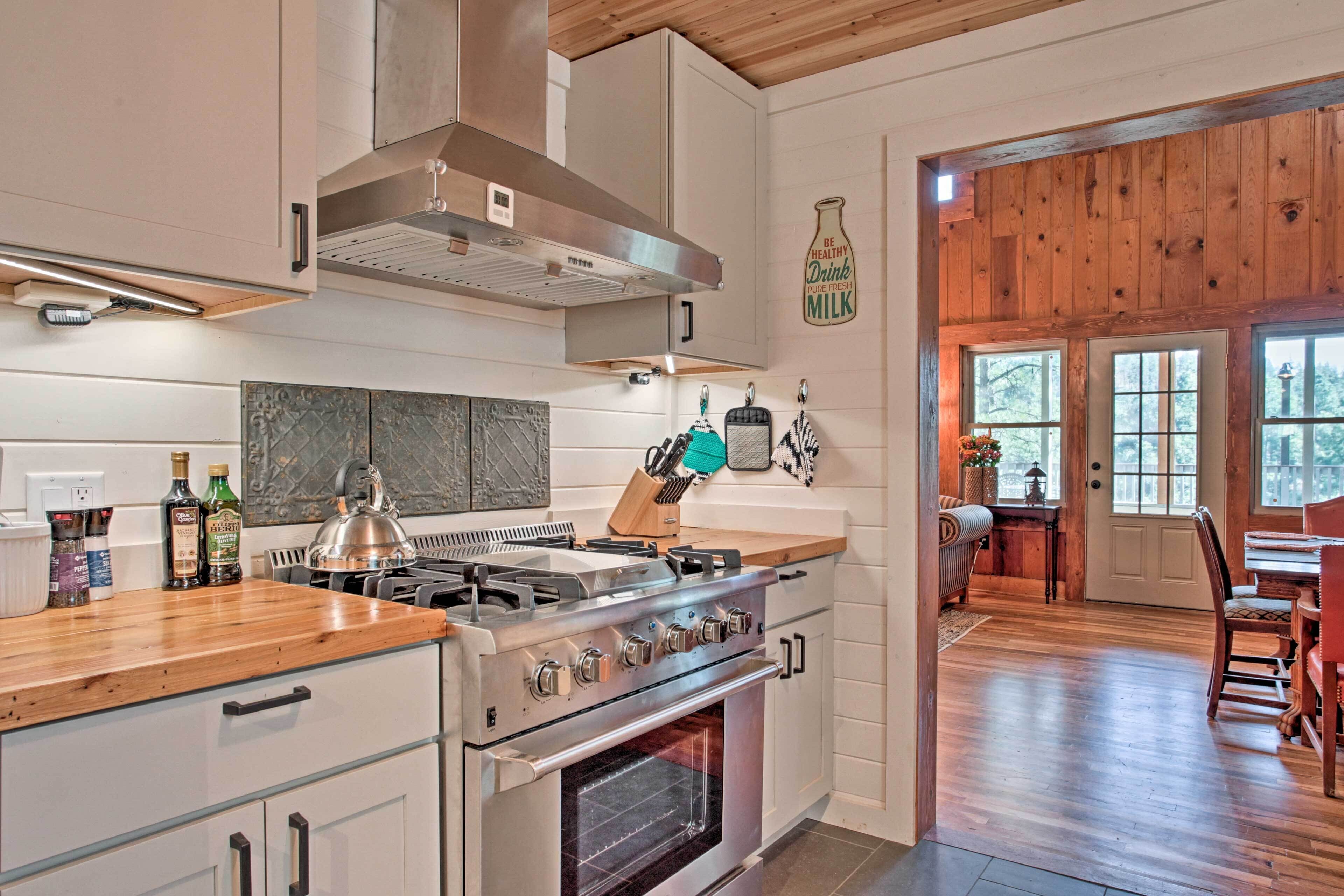 Family friendly river view with private spa, large deck & porch. Level parking.