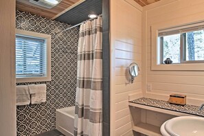 Combined shower/tub, hair dryer, towels, soap