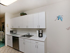 Fridge, microwave, oven, stovetop - Beauty near the Beach! Comfort and convenience for the whole family! (Bethany Beach)