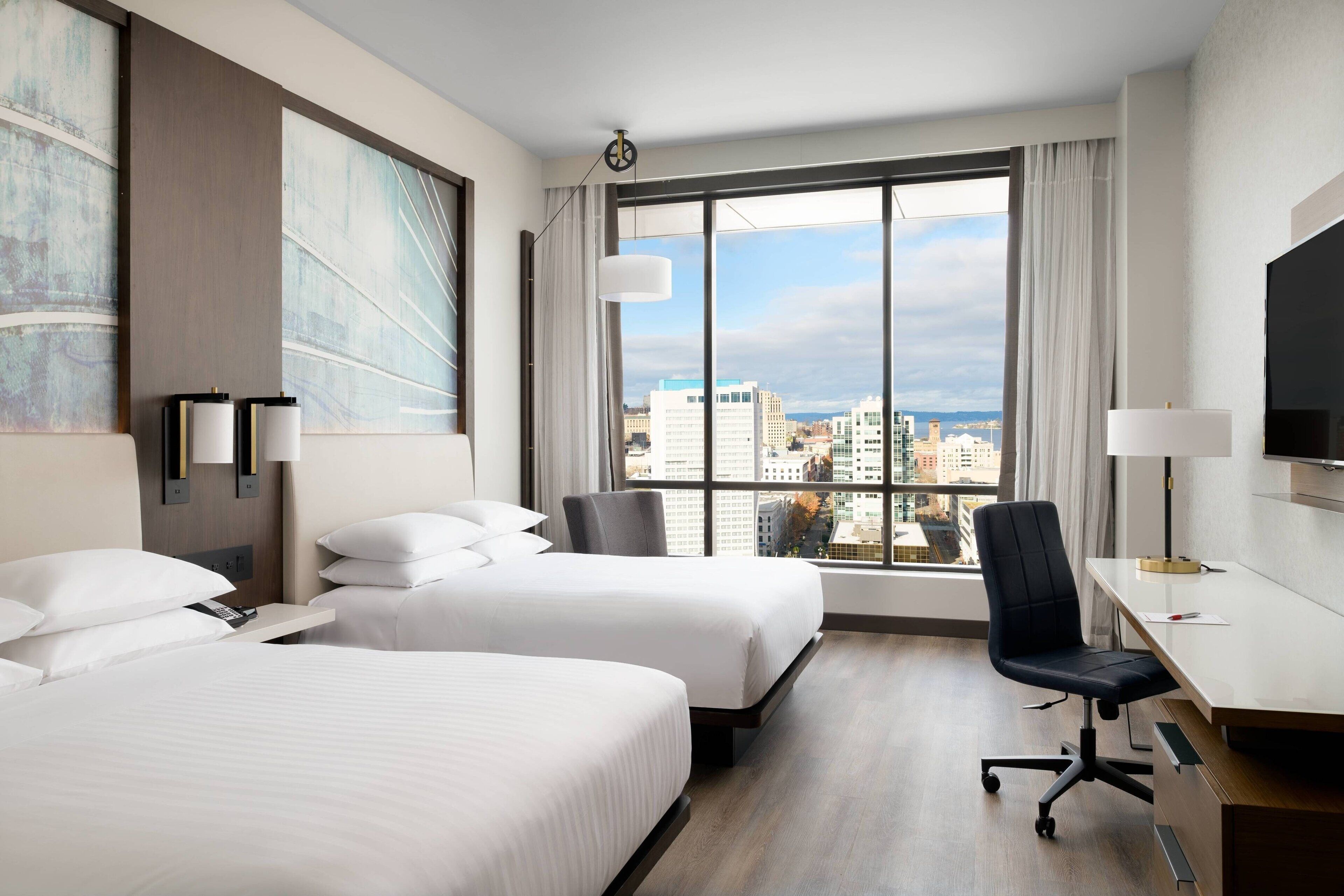 room, 2 queen beds, city view (high floor) | lounge