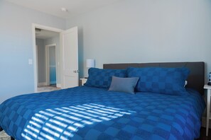 3 bedrooms, desk, iron/ironing board, travel cot