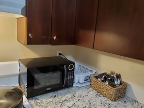 Private kitchen - cozy getaway in New Jersey (Aberdeen)