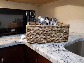 Microwave - cozy getaway in New Jersey (Aberdeen)