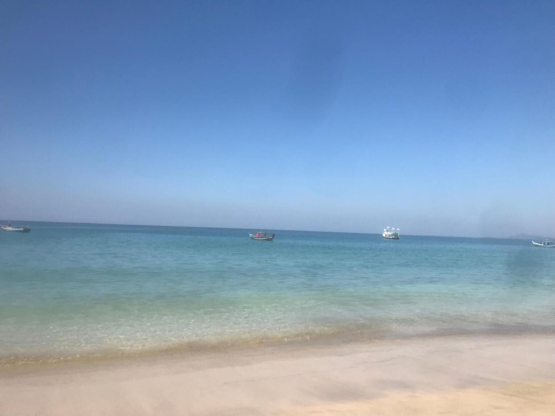 بالقرب من الشاطئ