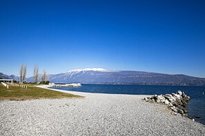 Beach nearby - Borgo Degli Ulivi shared pool- 200m lake, Toscolano Maderno, Italy (Toscolano Maderno)