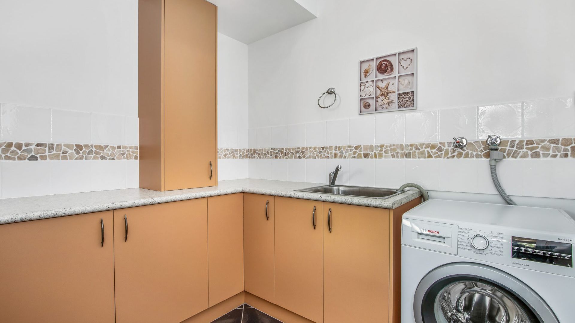 12 Tingira Close - Rainbow Beach. Pool. Aircon. Great family beach house — image 18