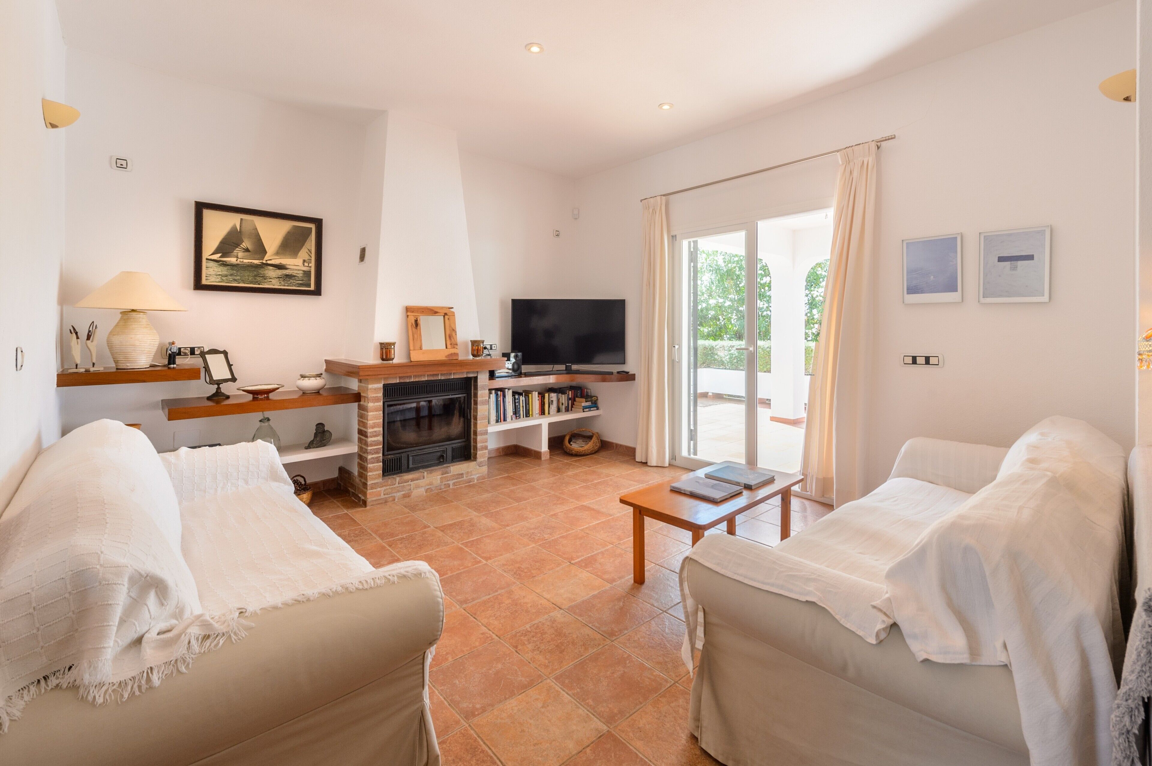 4 slaapkamers, een strijkplank/strijkijzer, gratis wifi, beddengoed