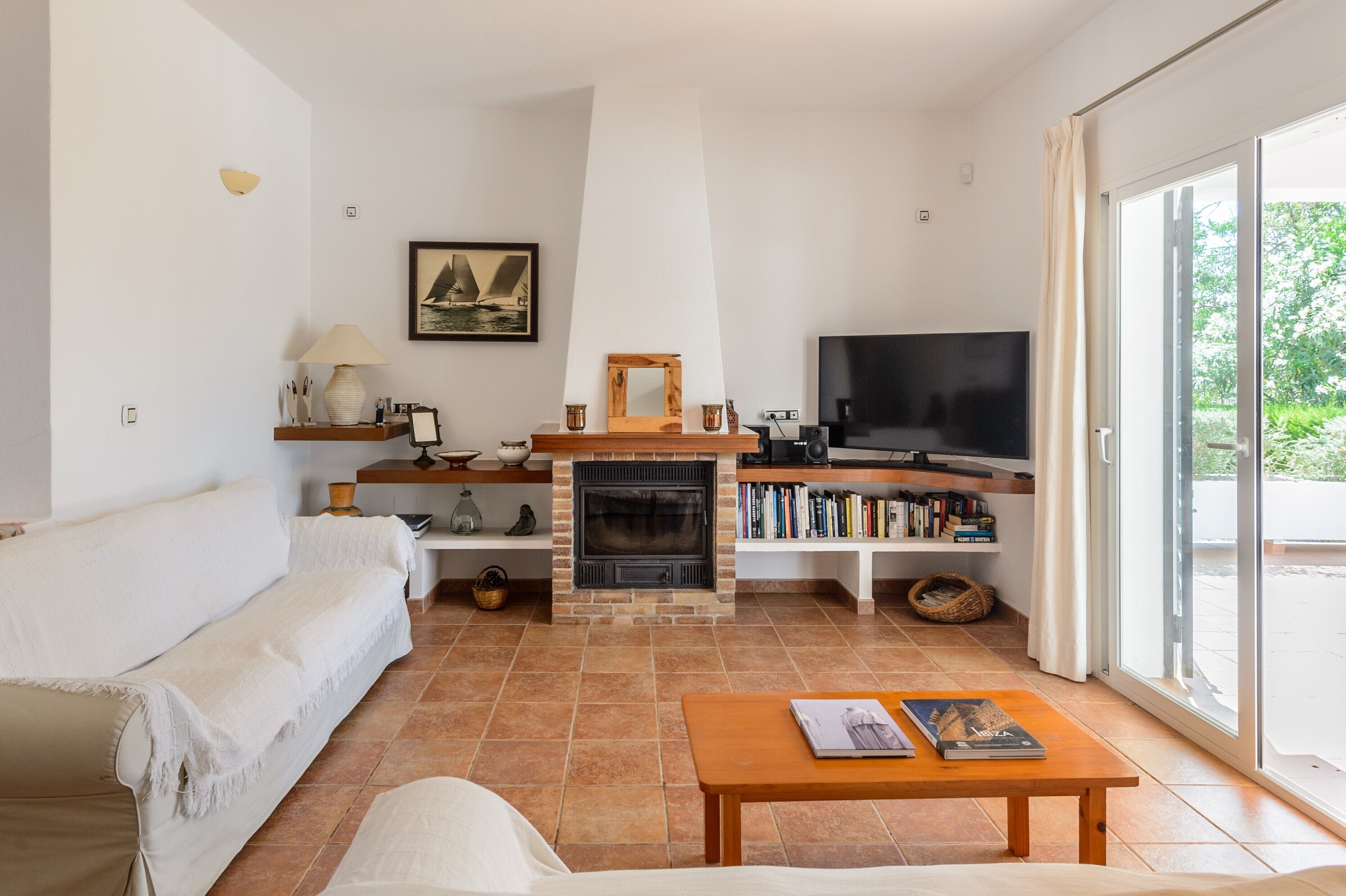 TV, fireplace, ping pong, stereo