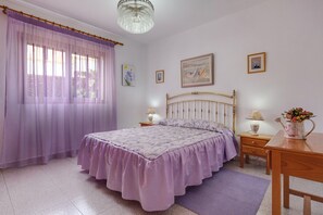 2 bedrooms, iron/ironing board, free WiFi, bed sheets