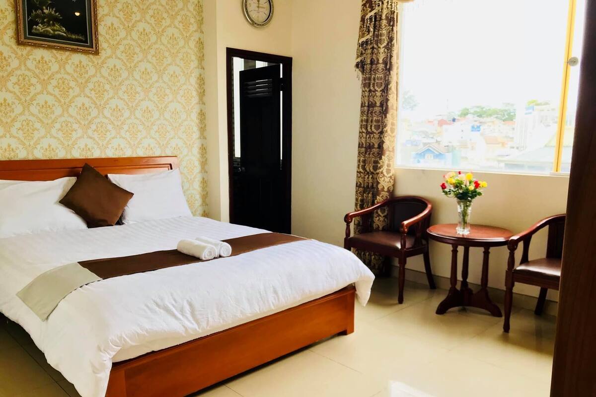 Minibar, desk, free WiFi