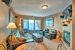 TV, fireplace - Charming Big Sky Ski Nook < 1 Mile to Ski Resort! (Big Sky)