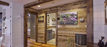 Cabaña recientemente renovada, tranquila y que admite mascotas, a minutos del centro de la ciudad