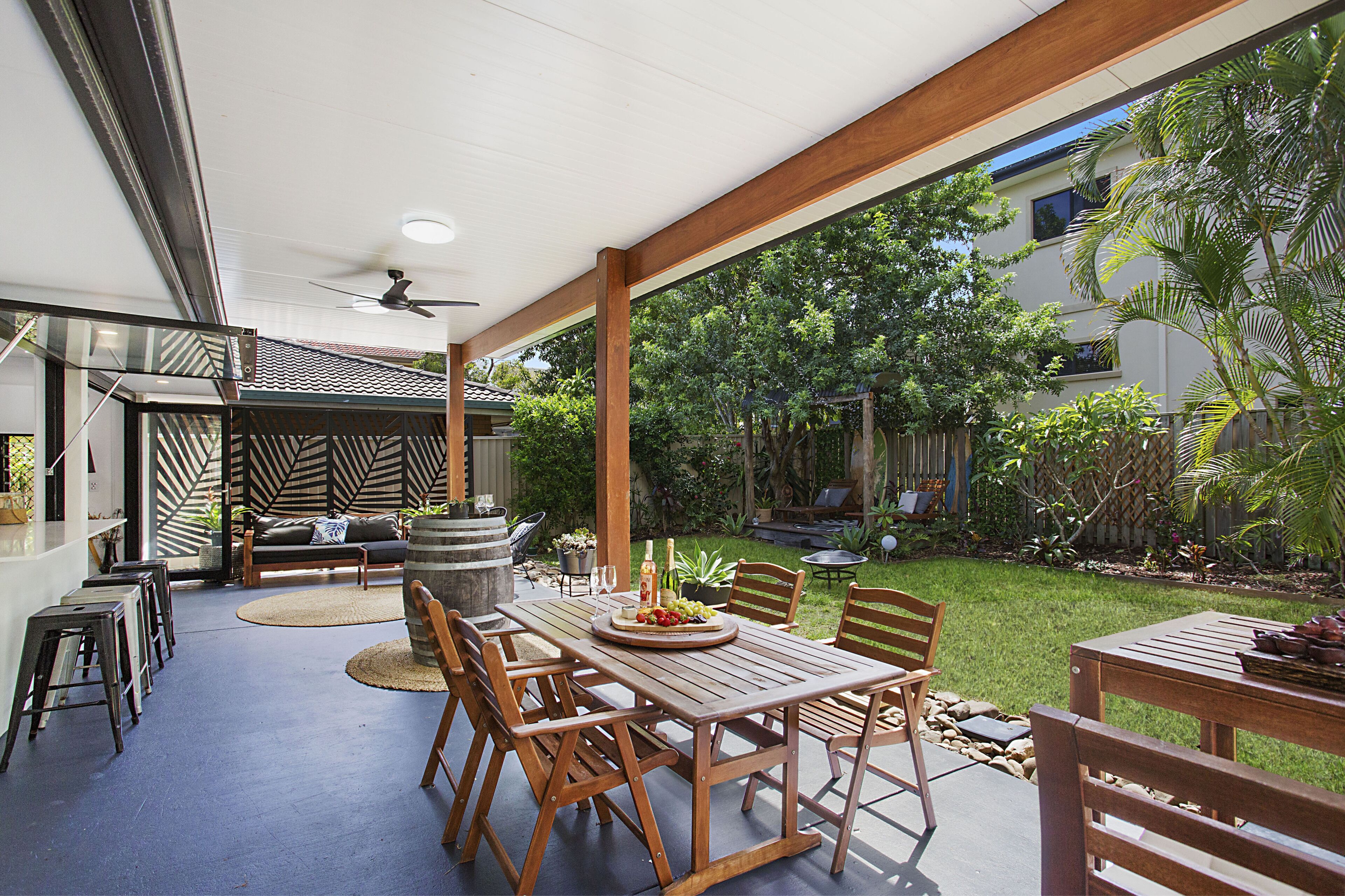 Mermaid/Nobby Beach House - by the beach — image 14