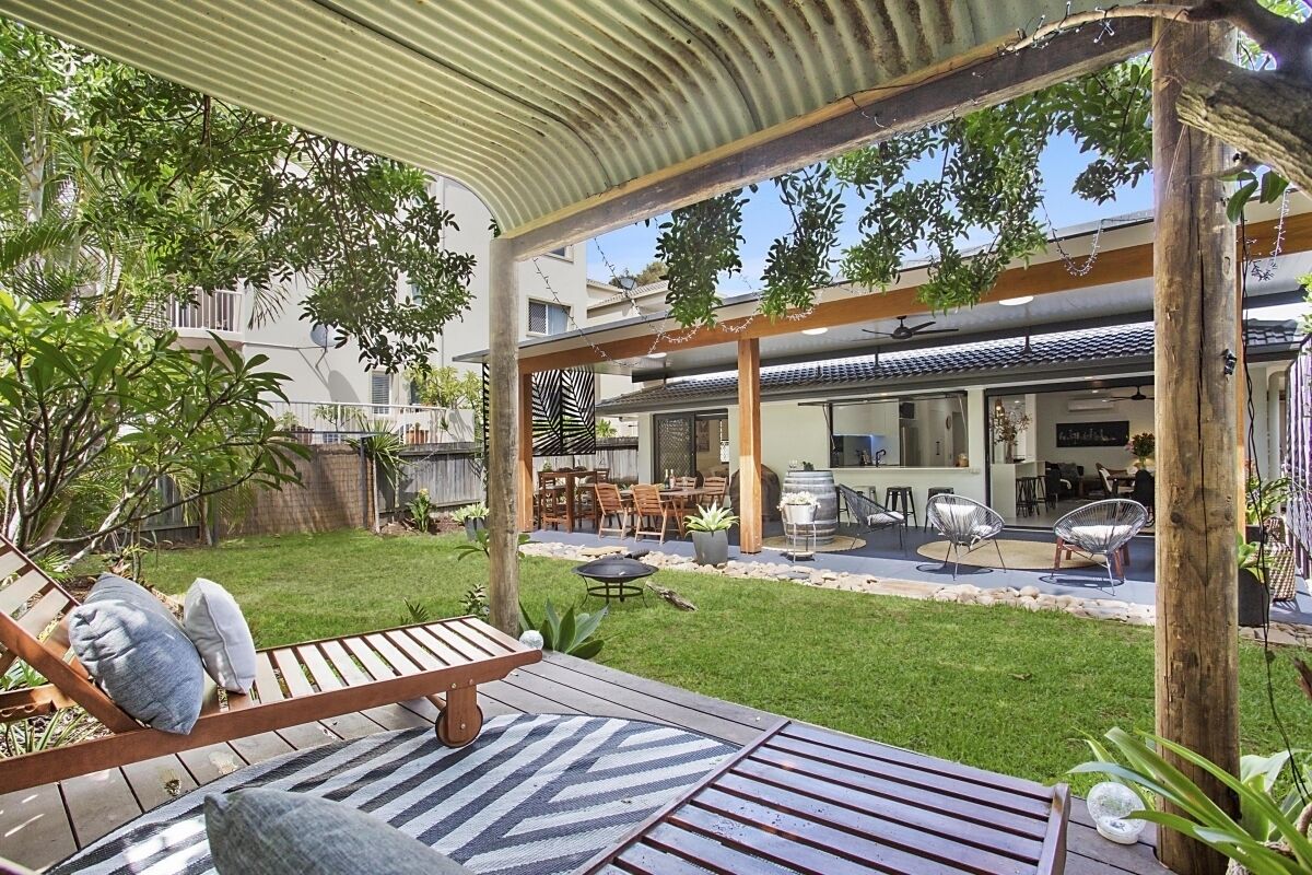 Mermaid/Nobby Beach House - by the beach — image 3