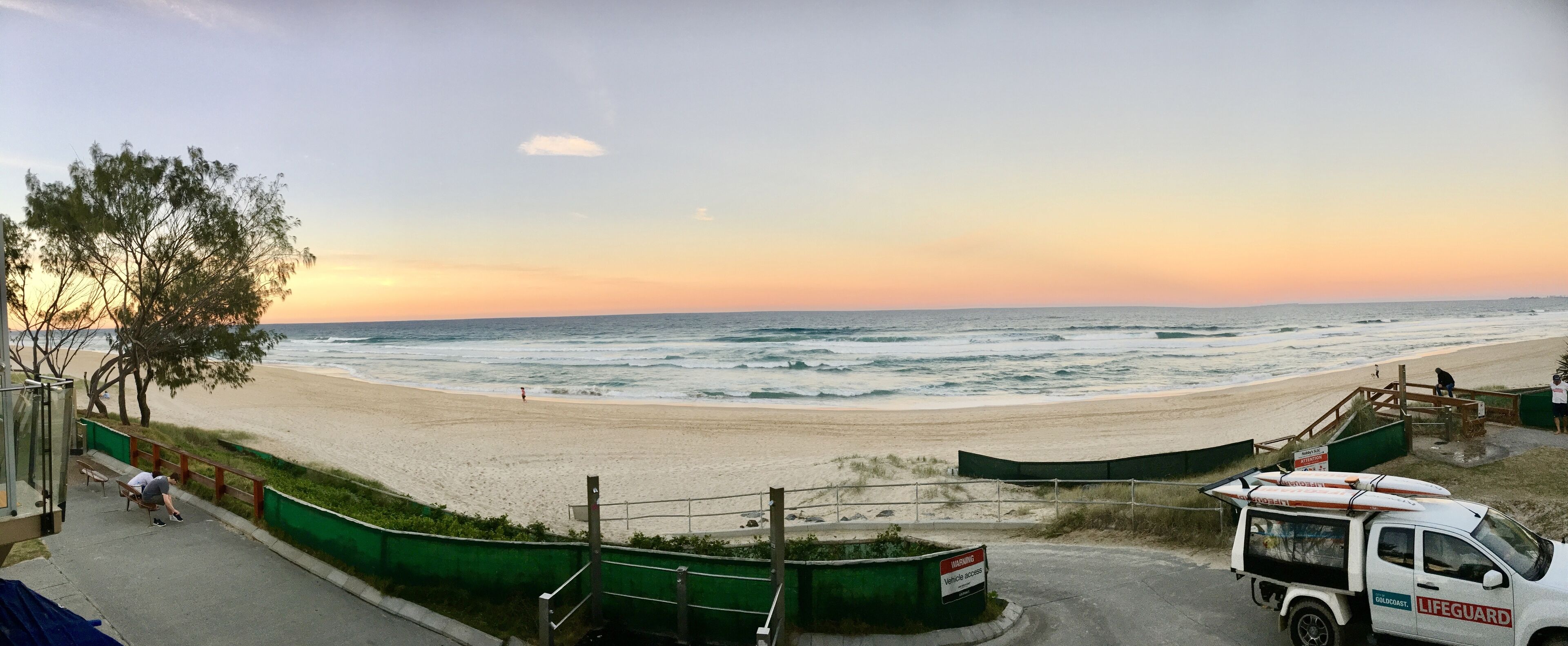 Mermaid/Nobby Beach House - by the beach — image 16