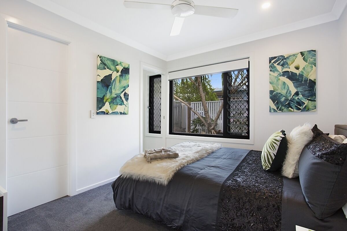 Mermaid/Nobby Beach House - by the beach — image 12