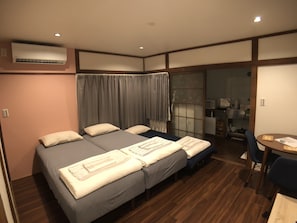 Apartment | 1 bedroom, blackout drapes, free WiFi, bed sheets