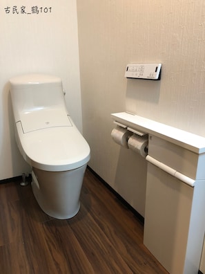 Căn hộ | Phòng tắm | Bồn tắm và buồng tắm vòi sen riêng, đồ dùng nhà tắm miễn phí