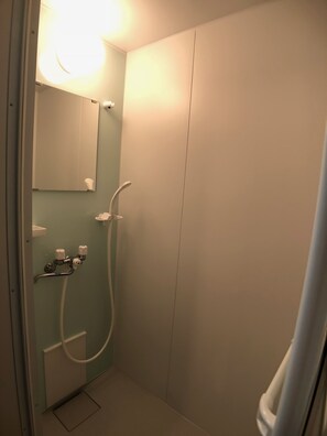 Apartment | Bathroom shower - Tsuru 201 (Tokyo)