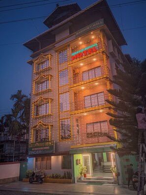 Front of property - Hotel Greenwood (Siliguri)