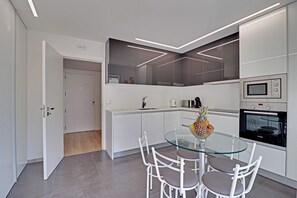 Fridge, microwave, oven, dishwasher - MARINA LUXOR APARTMENT (Vilamoura)