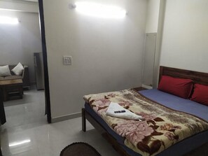1 bedroom, individually decorated, individually furnished