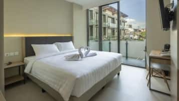 Desk, blackout drapes, free WiFi, bed sheets