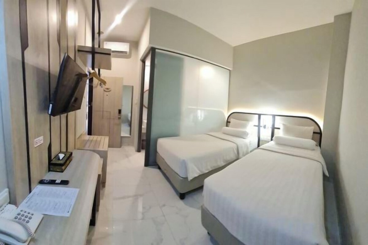 Escritorio, cortinas blackout, wifi gratis y ropa de cama 