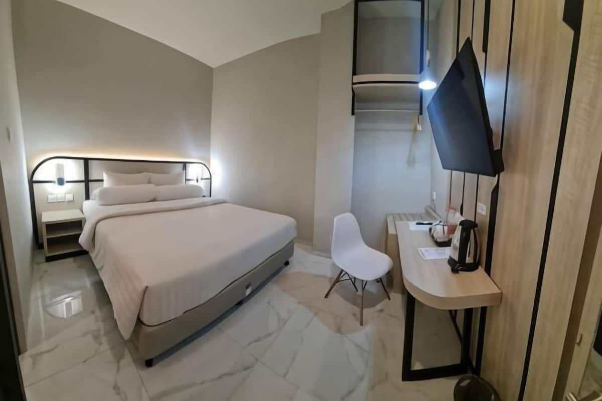 Escrivaninha, cortinas blackout, Wi-Fi de cortesia, roupa de cama