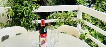 Estudio moderno con WiFi rápido 