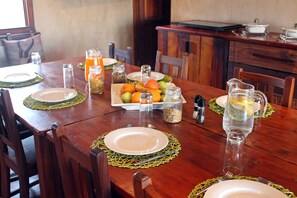 Breakfast, lunch, dinner served; local and international cuisine 