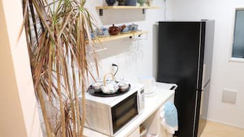 Private Vacation Home | Private kitchen | Fridge, microwave, oven, stovetop