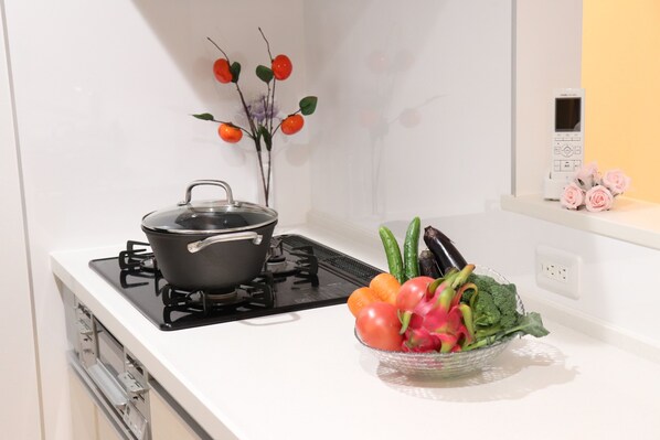 Casa (Private Vacation Home) | Cocina privada | Refrigerador, microondas, horno y parrilla de estufa 