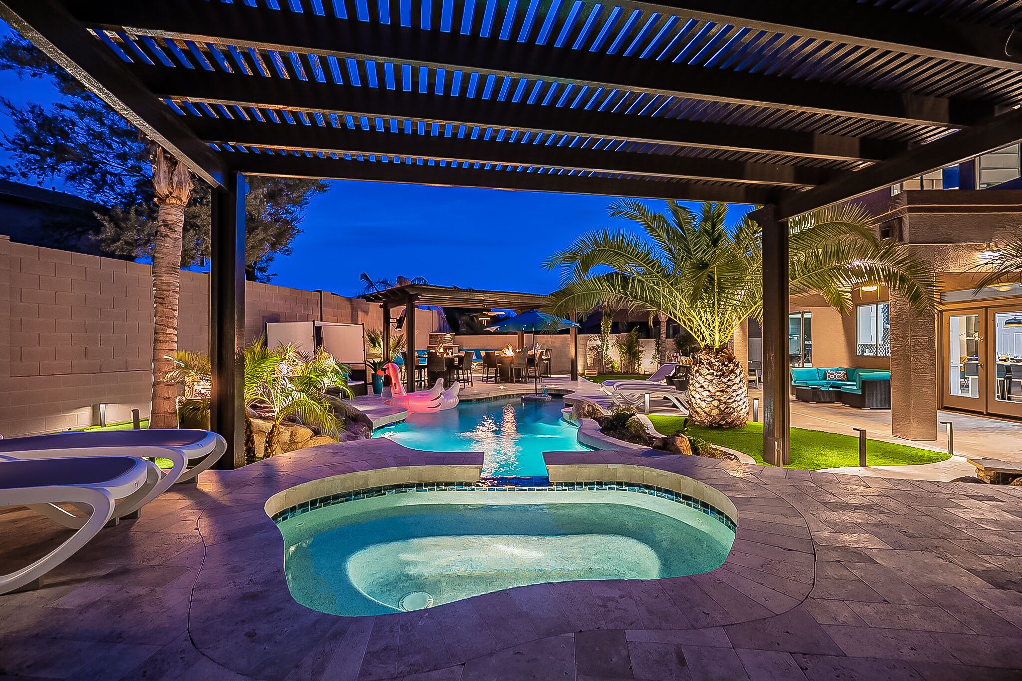 RARE 8BR/5.5 Bathroom Home w/ HEATED pool, Hot Tub, Billiards, & Game Room -P
