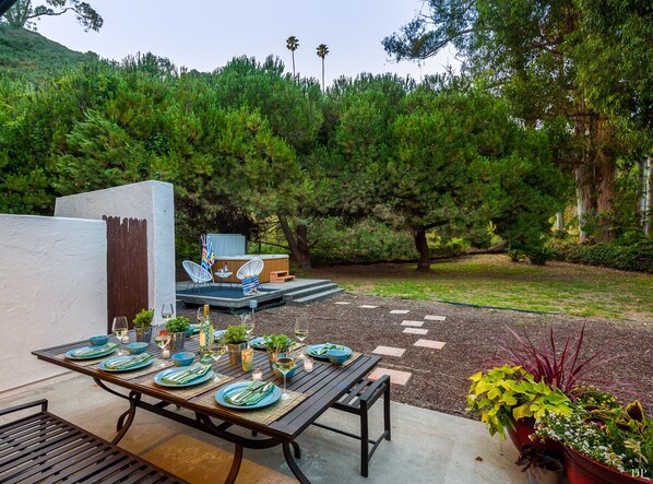 Outdoor dining