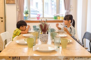 Family dining - J&J B&B (Hengchun)