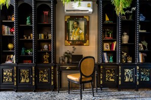 Library - De Phanakron Boutique Hotel (Bangkok)