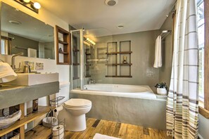 Hair dryer, towels - Historic Farmhouse w/ Chef's Kitchen Near Wineries (Gordonsville)