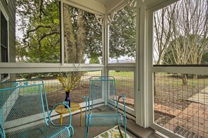 Terrace/patio - Historic Farmhouse w/ Chef's Kitchen Near Wineries (Gordonsville)