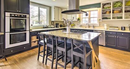 Historic Farmhouse w/ Chef's Kitchen Near Wineries
