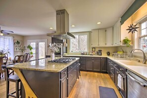 Fridge, microwave, stovetop, dishwasher - Historic Farmhouse w/ Chef's Kitchen Near Wineries (Gordonsville)
