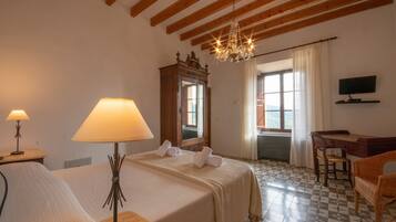 8 sovrum, vÀrdeförvaringsskÄp pÄ rummet och strykjÀrn/strykbrÀda