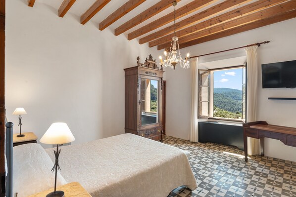 8 Schlafzimmer, Zimmersafe, Bügeleisen/Bügelbrett, Reisekinderbett