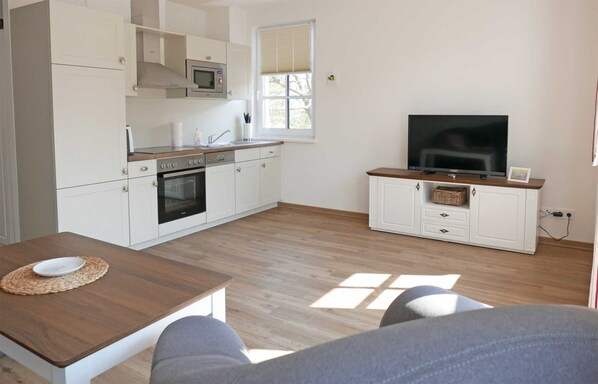 Jääkaappi, mikroaaltouuni, uuni, astianpesukone