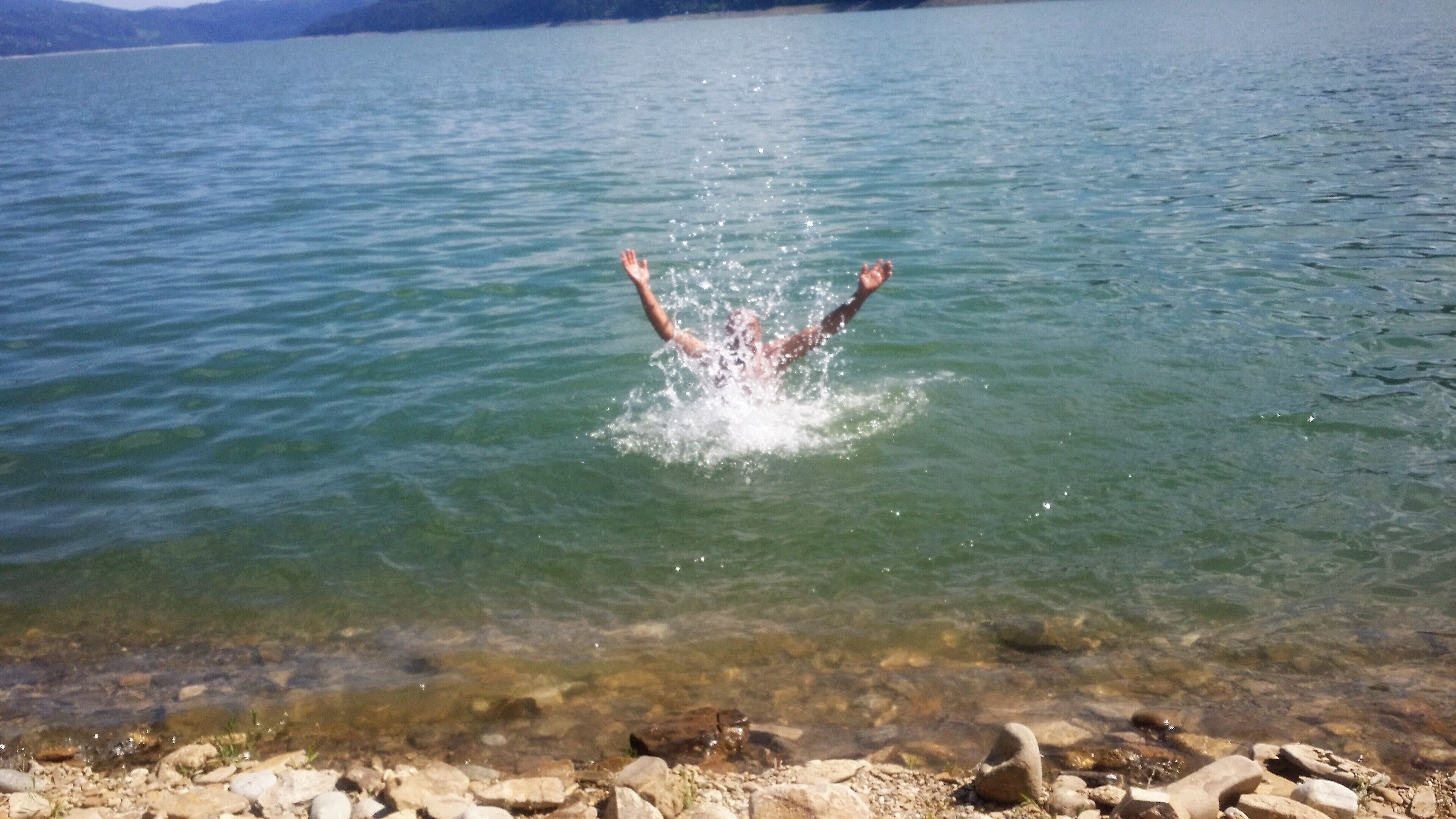 Privat strand, solsenger, parasoller og vannski