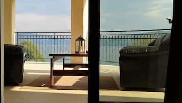 Deluxe Room, Terrace, Lake View | Egyptian cotton sheets, premium bedding, pillowtop beds, blackout drapes