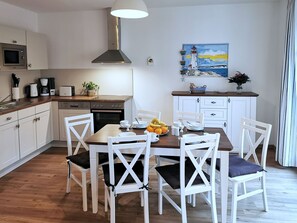 Unclassified image, 2 of 18, button